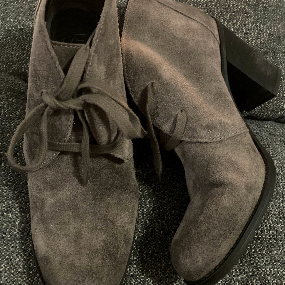 FRANCO SARTO Nashville Grey Suede‎ Stacked Heel Lace Up Ankle Bootie Size 9.5M